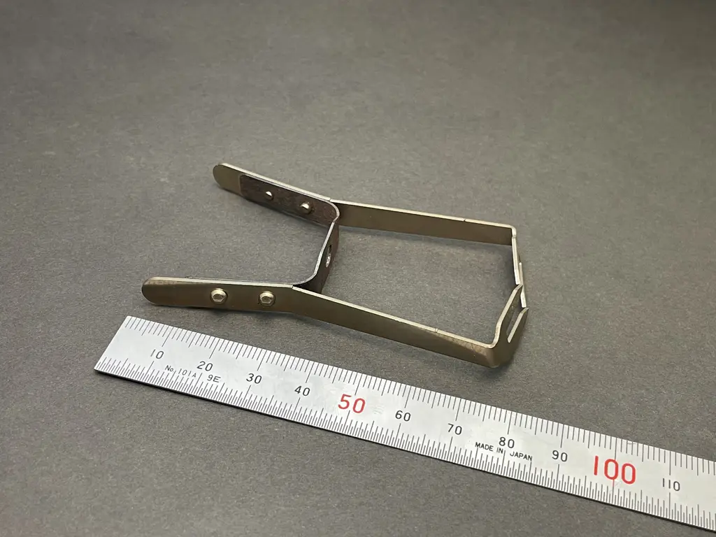樹脂メガネ 塗装治具ばね｜薄板ばね.com